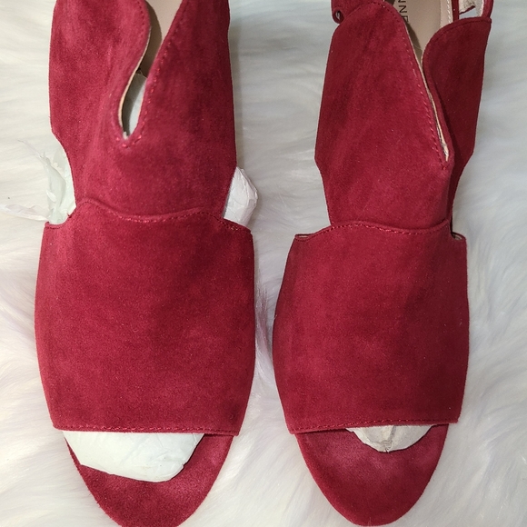 Woman Heels - Picture 5 of 8